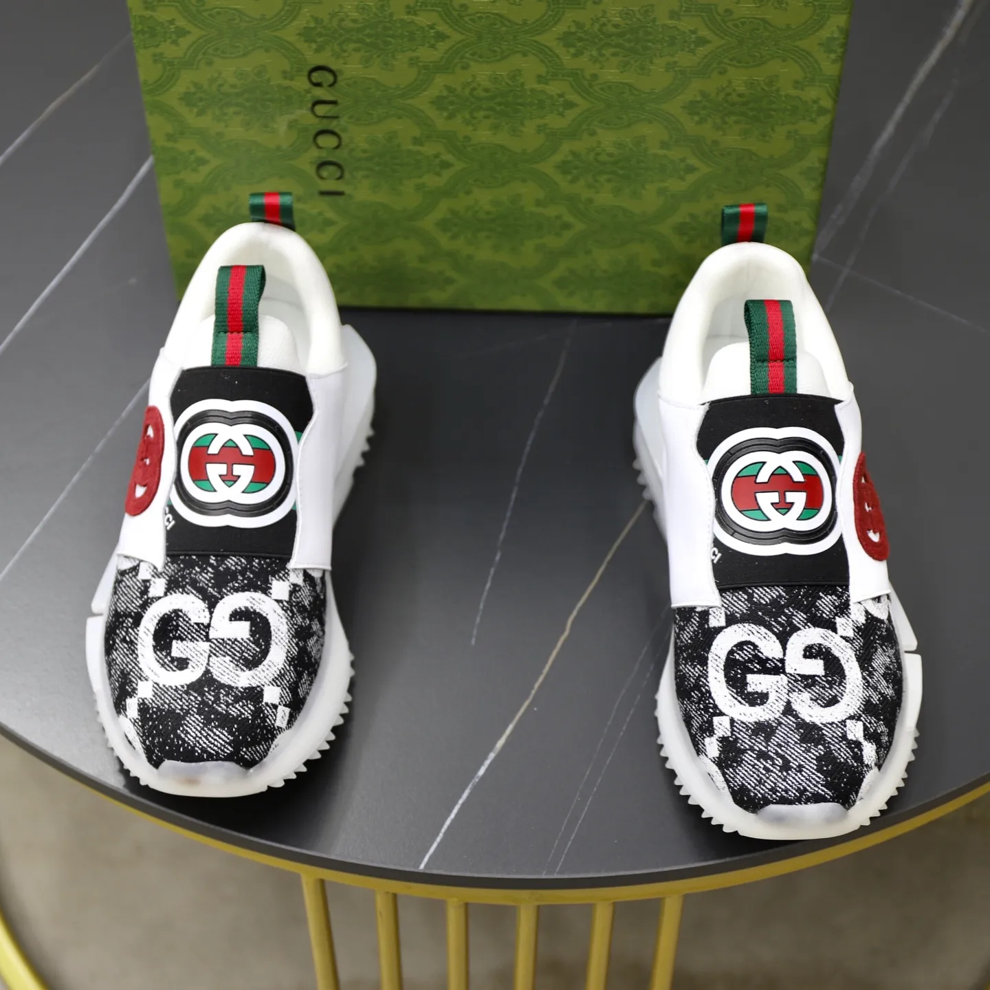 Ex-factory price: 462💰🙅‍♂️🙅‍♂️🙅‍♂️ Brand: GUCCI Standard code: 38-44 (45 customized) Grade: Same as the official website Material: Original cowhide material spliced with brand cloth Comfortable and breathable lining Lightweight and wear-resistant sports outsole Style category: Men's fashionable casual shoes Running sports shoes Distinguished luxury brand elements Top luxury color: actual picture color